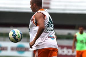 Marcos Júnior jogou mais no meio com Enderson e está na frente com Eduardo (Foto: Nelson Perez -  FFC)