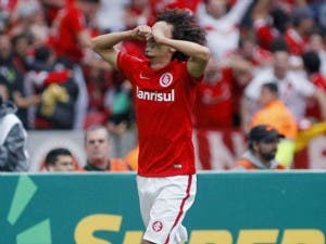 Valdivia se lesionou em amistoso da seleção