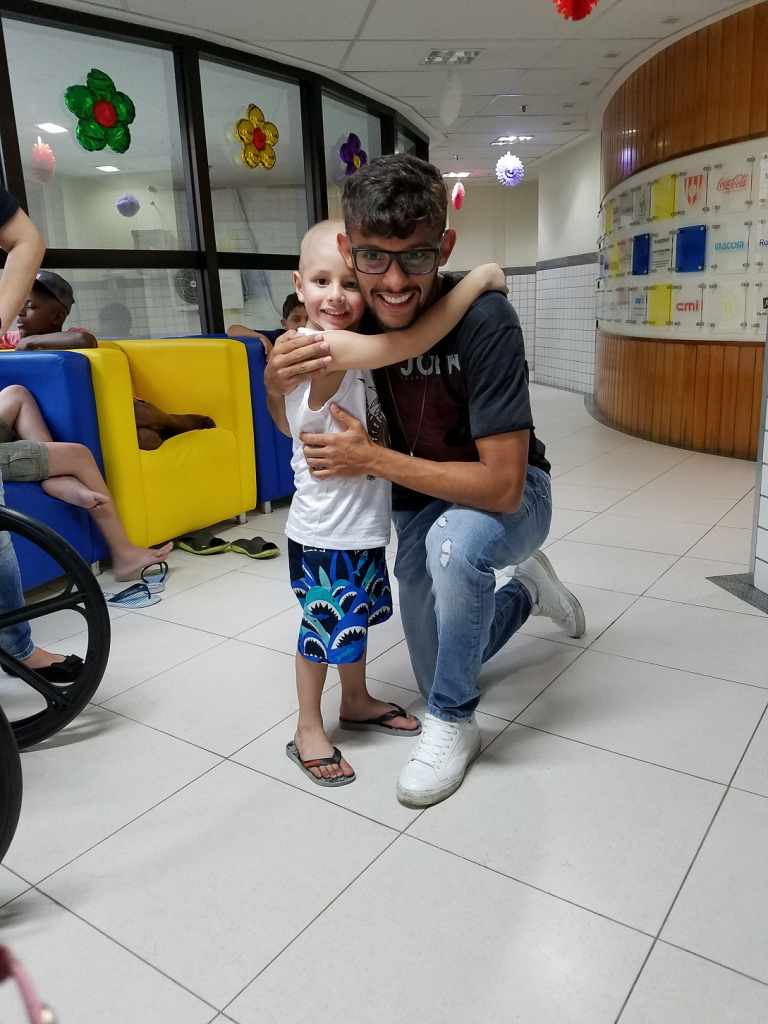 gustavo-scarpa-visita-casa-ronald-mcdonald-do-rio-de-janeiro-1