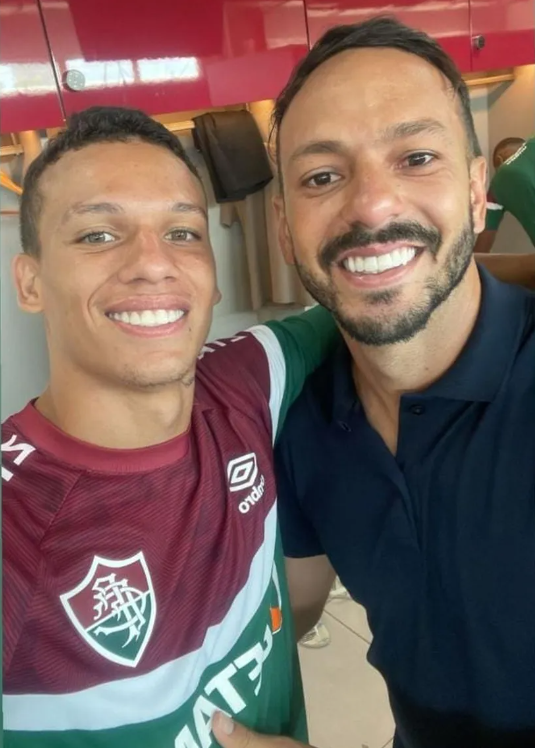 Possível baixa no elenco do Fluminense Calegari se despede de Yago em