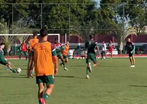 Vídeo Germán Cano faz golaço em treino do Fluminense confira