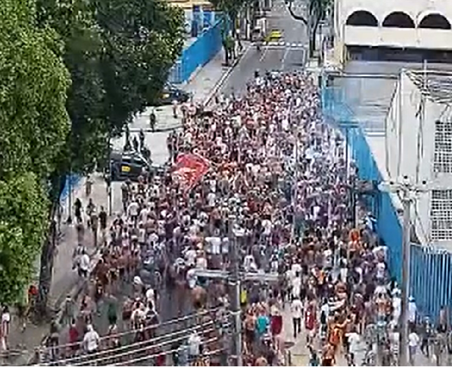 Torcida do Fluminense já começa a ocupar o Maracanã Fluminense