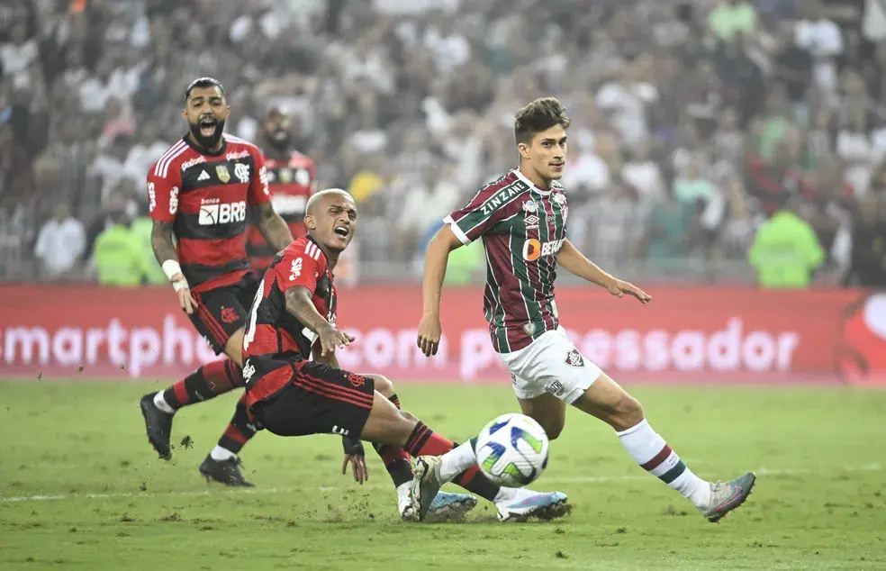 Pós-jogo. Flamengo e Fluminense se desesperam e jornalista detona o Var