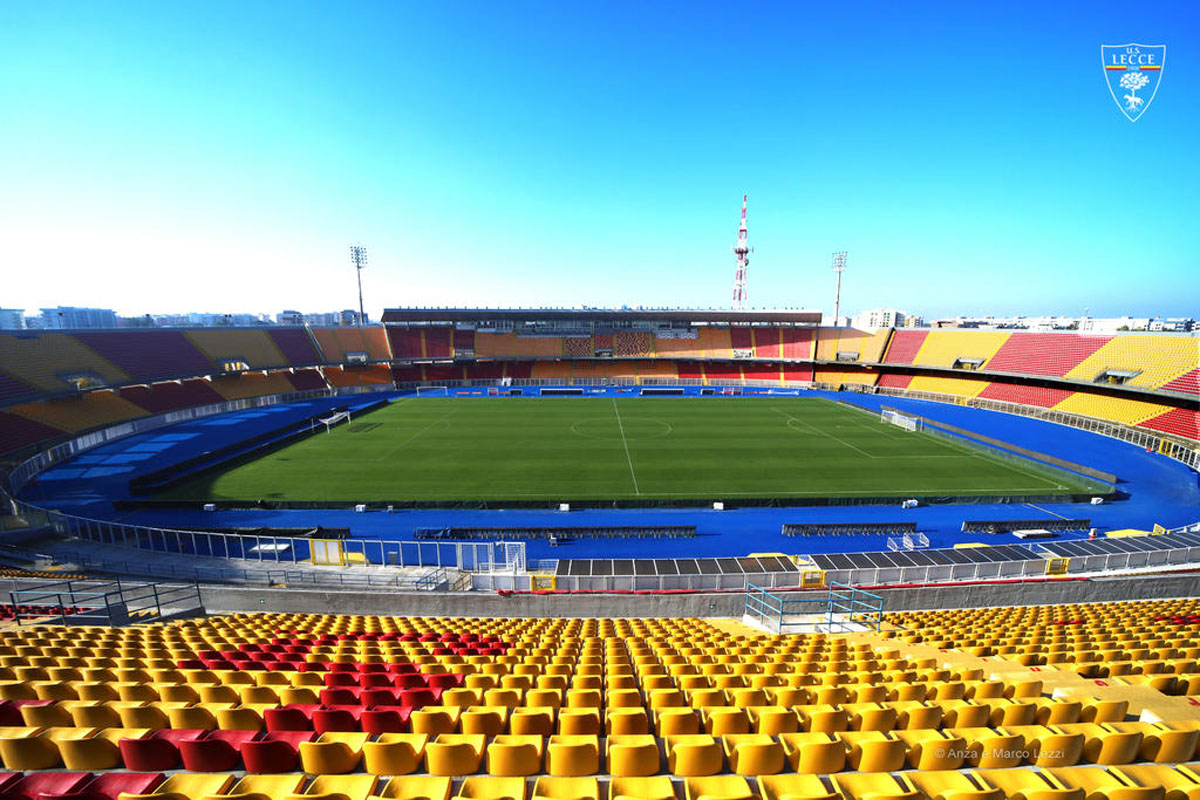 ESTADIO US Lecce durante el partido de fútbol italiano Serie B US Lecce vs  AC Pisa el 25 de abril de 2022 en el Stadio Via del Mare en Lecce, Italia  (Foto