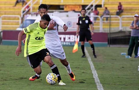 fluminense coritiba gustavo scarpa