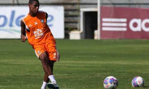 Robert aposta nos treinos para ganhar a confiança de Abel e chances no Flu