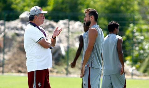 Técnico do Fluminense avisa que utilizará Henrique como volante mais vezes