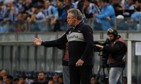 Em súmula, árbitro relata reclamação de Abel após jogo contra o Grêmio