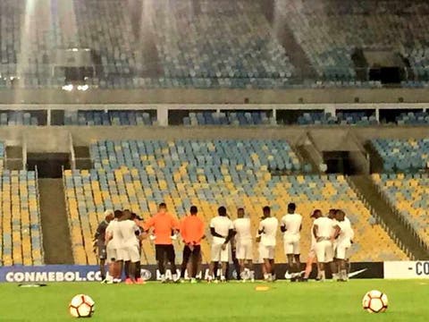 Universidad treina no Maracanã e está escalada para enfrentar o Flu