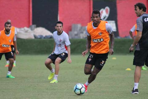 Vitória define relacionados para jogo contra o Fluminense e terá reforço