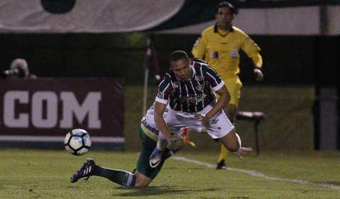 Sem reclamar de Edson Passos, Wellington Silva não esconde preferência pelo Maracanã