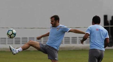 Lucas reconhece peso da juventude no Flu, mas vê garotos dando conta do recado