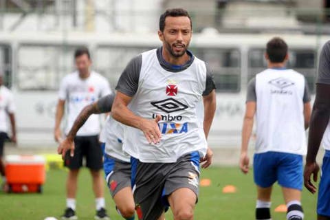 Treinador interino do Vasco ensaia mudança na escalação para jogo contra o Flu