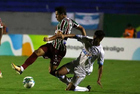 Marlon admite cobrança interna e conversas no Flu em busca da regularidade