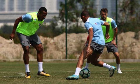 Marlon Freitas comenta oscilação tricolor e admite necessidade de melhorar em casa