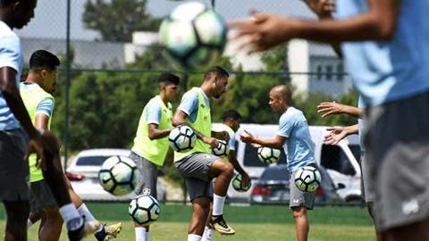 Jogadores treinarão integralmente nesta quarta; dirigente concederá coletiva