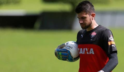 Goleiro do Vitória trata jogo contra o Fluminense como uma final