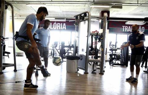 Dourado lembra experiência passada por Abel sobre momento de briga contra rebaixamento