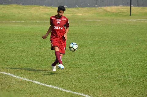 Apesar do rebaixamento, lateral do Atlético-GO espera bom jogo contra o Fluminense