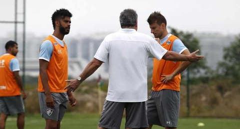 Renato Chaves aponta conversa dentro e fora de campo como trunfos para entrosamento com Henrique