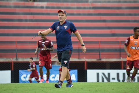 Invicto há quatro jogos, técnico do Atlético-GO promete dificultar para o Flu