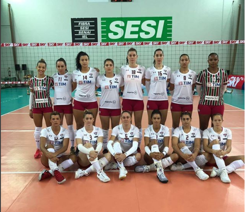 Time de vôlei do Flu jogou de luto na segunda pelo falecimento da filha de Leo