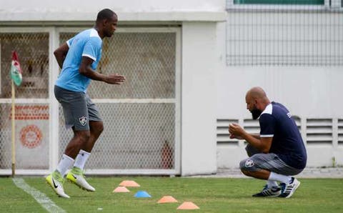 Volantes treinam, mas estão fora do clássico com o Flamengo