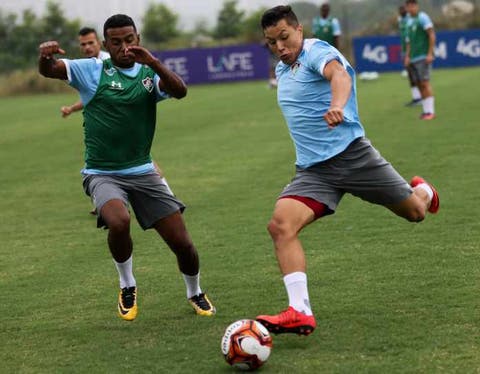 Marlon comemora permanência no Fluminense