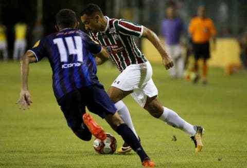 Robinho rechaça desânimo por debandada no Fluminense