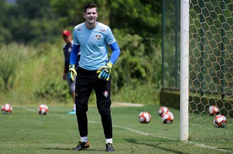 Júlio César aponta confiança a mais para o clássico após vitória do Fluminense