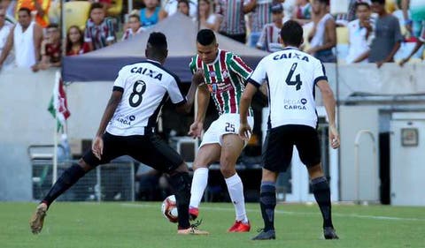 Primeiro título como profissional empolga e Richard quer mais pelo Fluminense