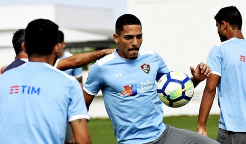 Vídeo - Jogadores mostram entrosamento no treino