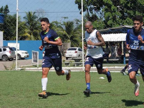 Ex-Fluminense, lateral Wellington Silva é o novo reforço do CSA