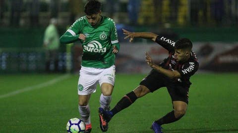 Próximo adversário do Flu, Atlético-PR cumpre jogo atrasado e sofre terceira derrota seguida