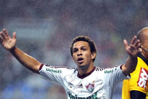 Presidente do Fluminense admite desejo de repatriar Wellington Nem