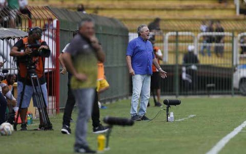 Adversário do Flu no domingo, Vasco perde na Copa do Brasil e vive momento conturbado