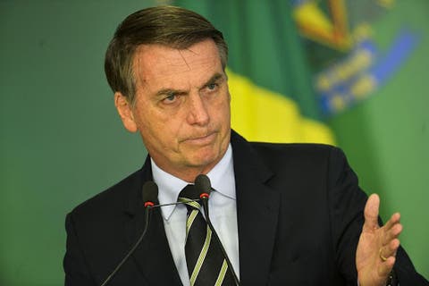 Bolsonaro busca apoio de técnicos, mas profissionais freiam possível volta do futebol