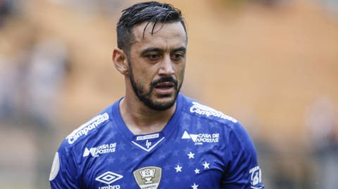 Meia do Cruzeiro deseja boa sorte a Fred na pedalada e no Fluminense