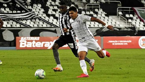 Evanilson celebra gol no único rival carioca que não havia marcado