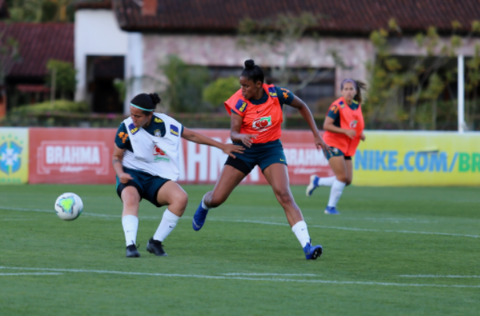 Jogadoras do Flu iniciam treinamentos com a seleção em Teresópolis