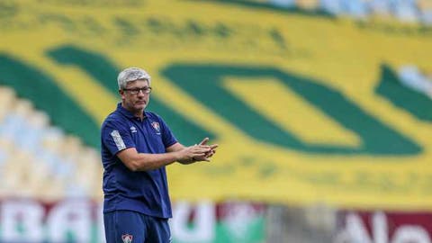 Fluminense inicia conversa para renovar contrato com Odair Hellmann