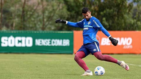 Marcos Felipe esquece mau momento do Bahia e cobra atenção em campo