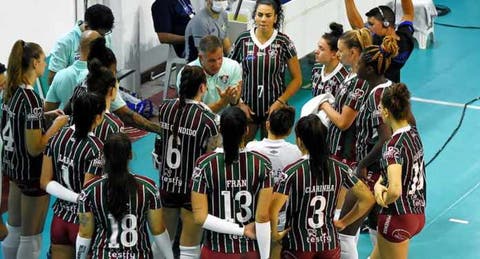 Flu faz confronto direto pela Superliga de vôlei nesta terça