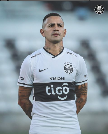 Ex-Santos, atacante do Olimpia reconhece força do Fluminense