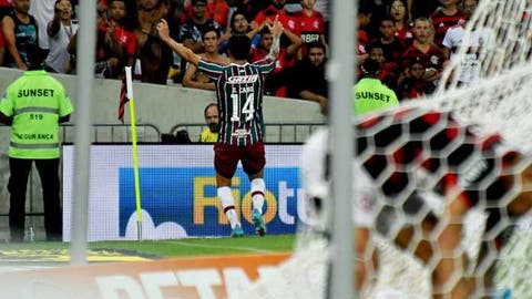 O Rei dos Clássicos: Cano já marcou em todos os rivais do Fluminense