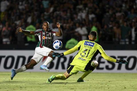 Cano e Arias tiveram participação direta em mais da metade dos gols do Flu no ano