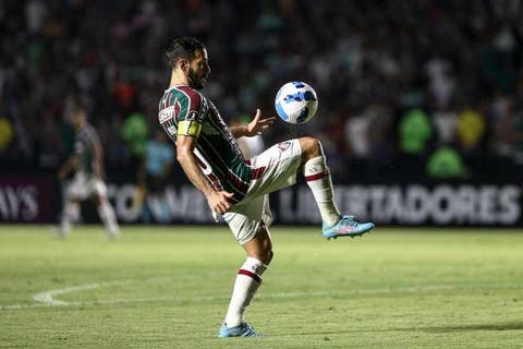 Yago relata emoção por ter sido capitão do Flu em jogo de Libertadores