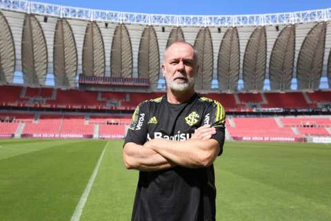 Mano comanda primeiro treino no Inter e mantém dúvidas para jogo contra o Flu