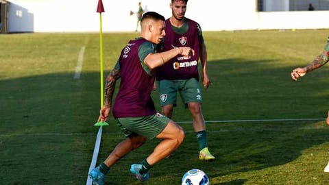 Perdendo espaço, Calegari tem chance de ser emprestado pelo Fluminense