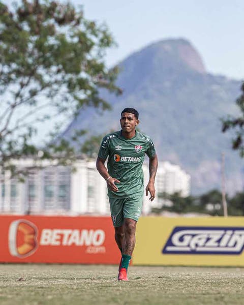 John Kennedy é incluído em viagem à Bolívia para jogo com o Oriente Petrolero